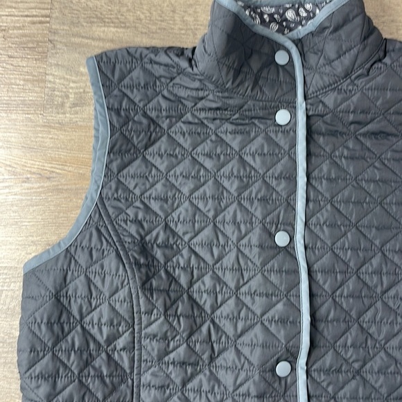 Lands’s End Women’s Reversible Quilted Vest, Black/Grey, Floral, size medium - Picture 8 of 10